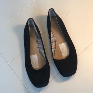 Black flats. Cloth material